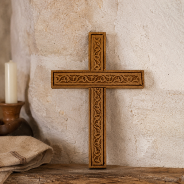 Croix de Maaloula en bois clair, artisanat syrien